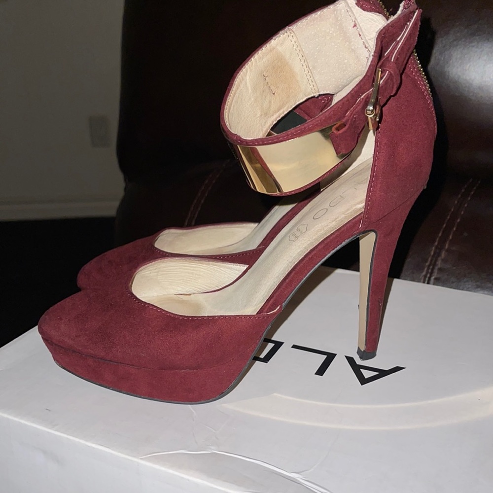 Burgundy and gold suede heels  “All sales final”